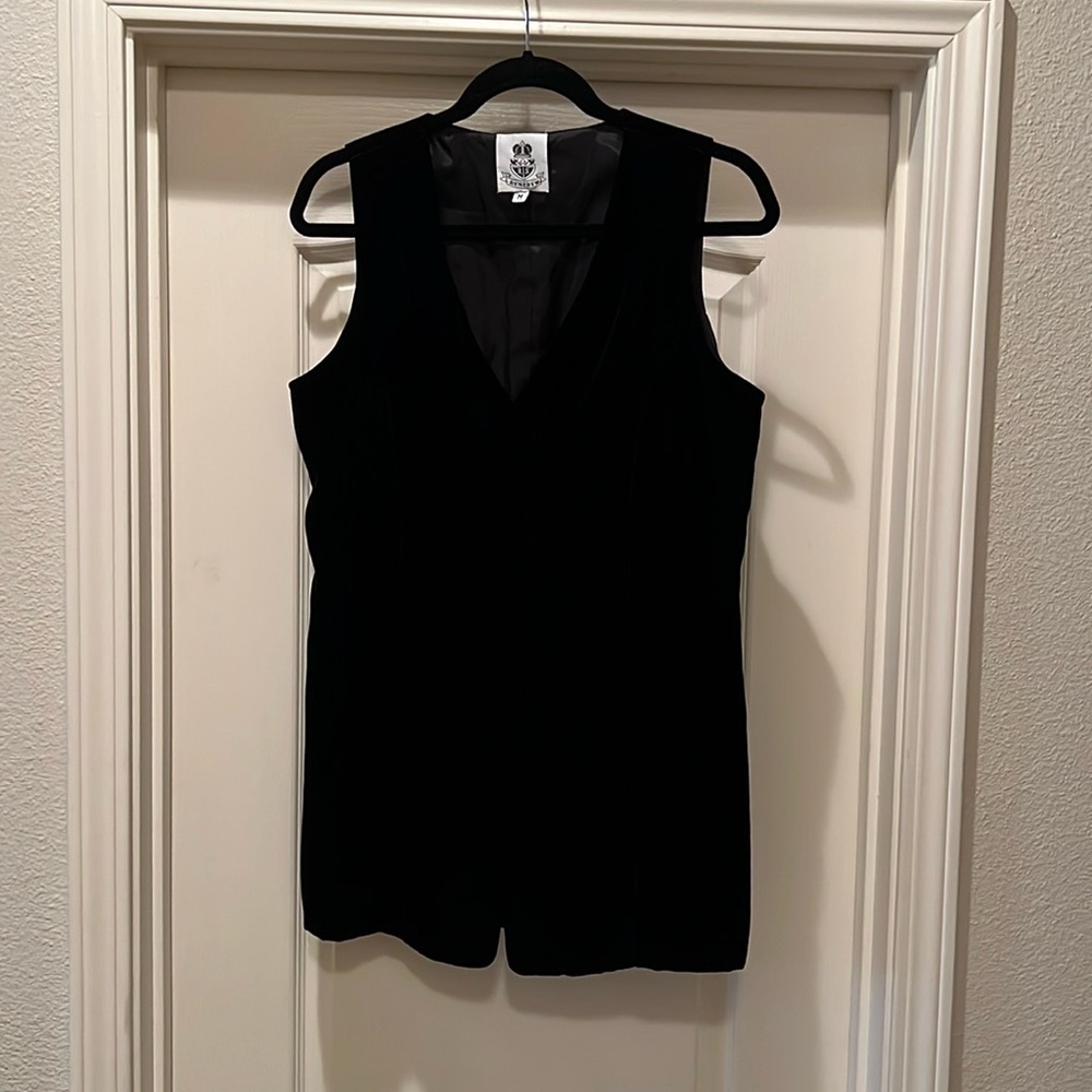 Renfrew Black Velvet Sleeveless Button Up Tunic Size Medium